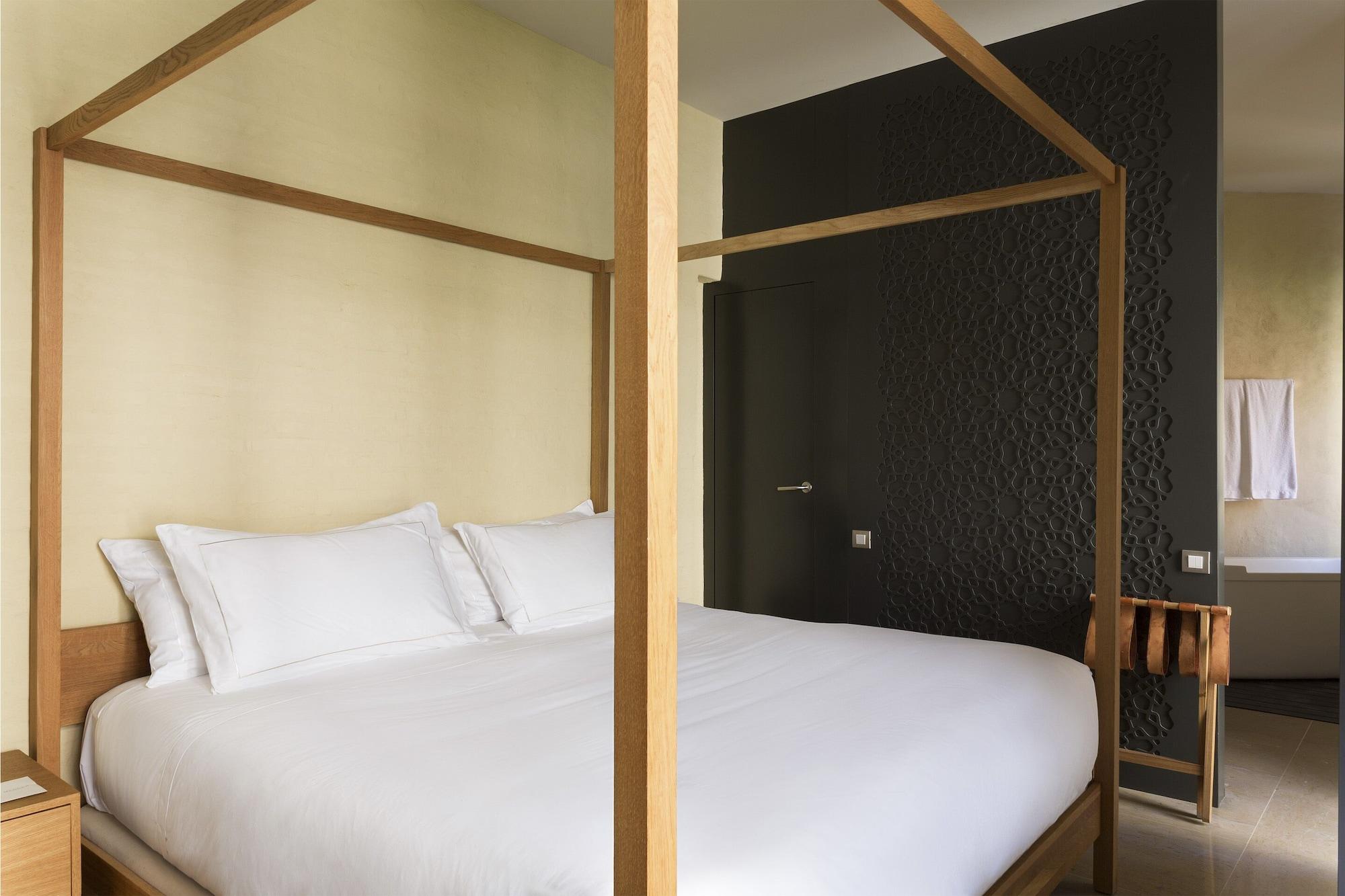 Eme Catedral Mercer Hotel Seville Exterior photo A room at the hotel