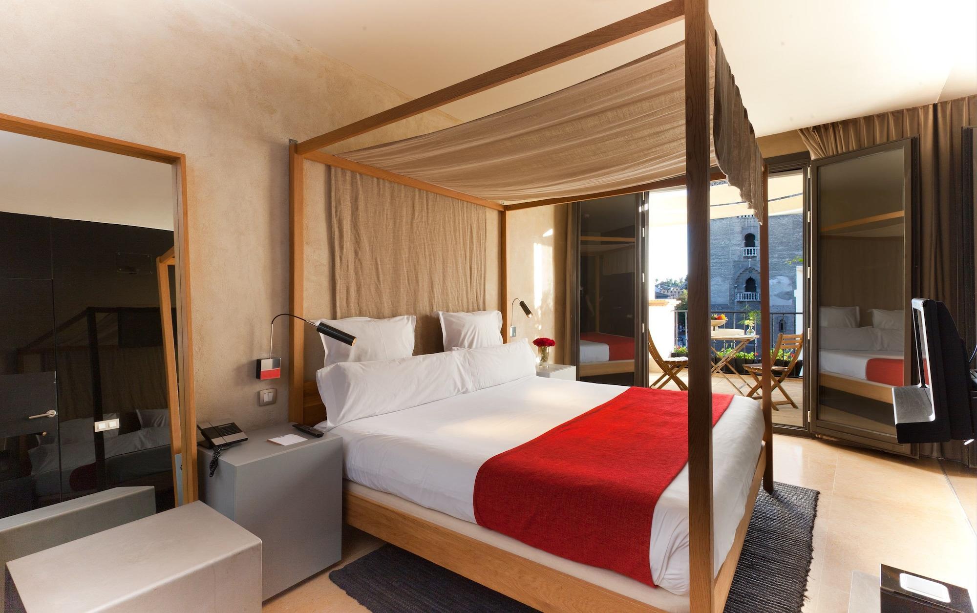 Eme Catedral Mercer Hotel Seville Exterior photo A bedroom at the hotel