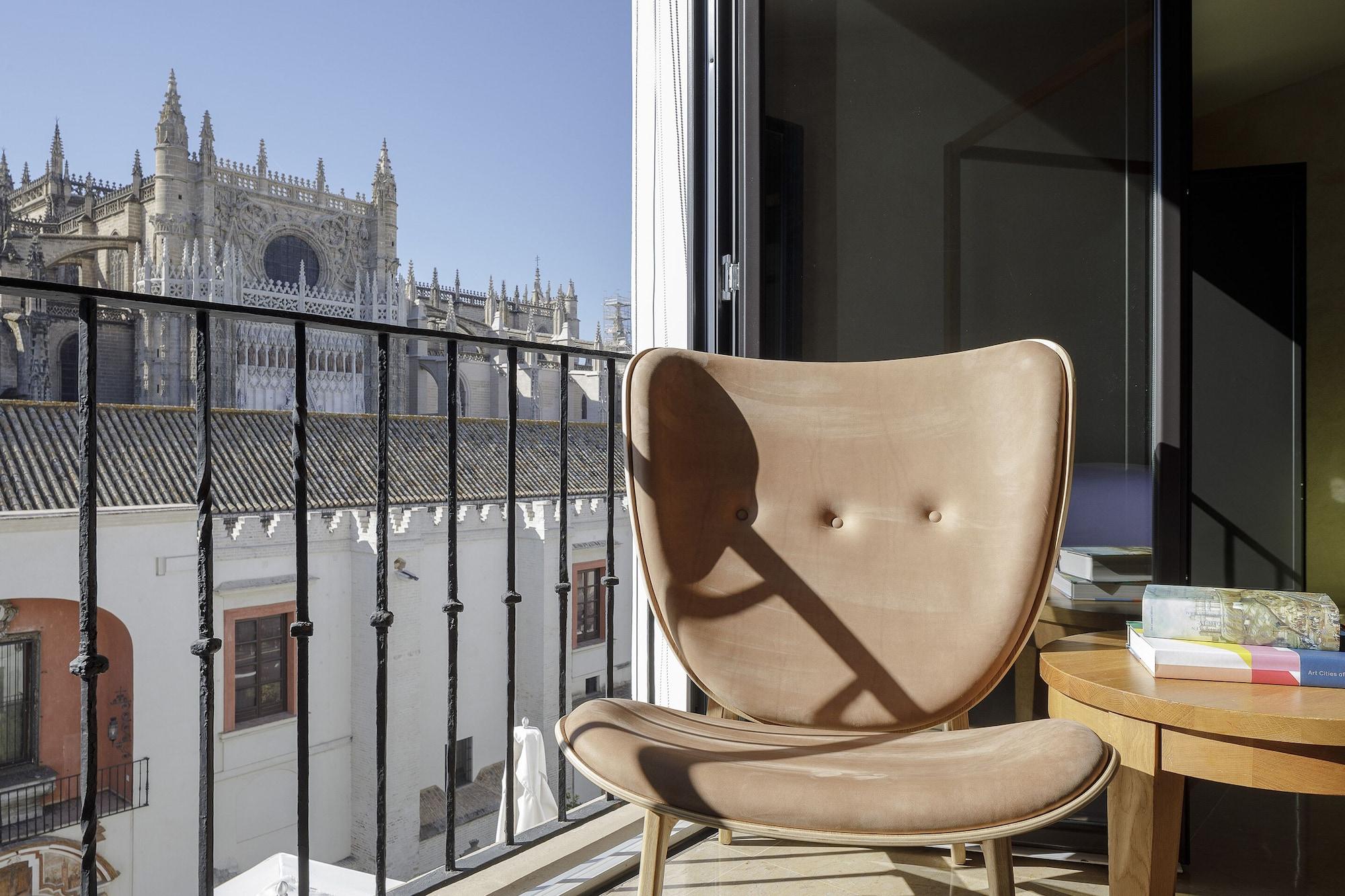 Eme Catedral Mercer Hotel Seville Exterior photo The Butterfly chair