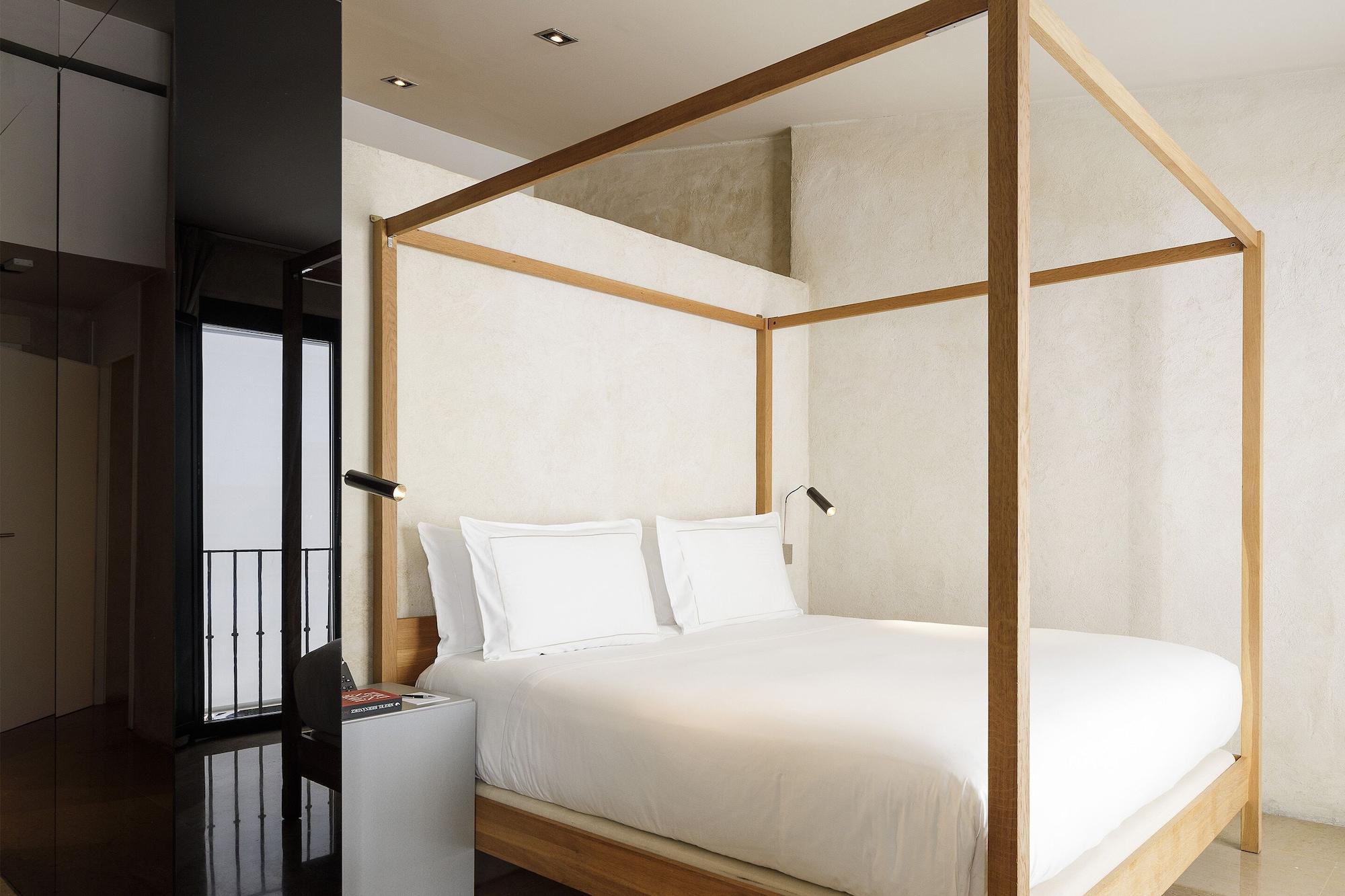 Eme Catedral Mercer Hotel Seville Exterior photo A bedroom at the hotel