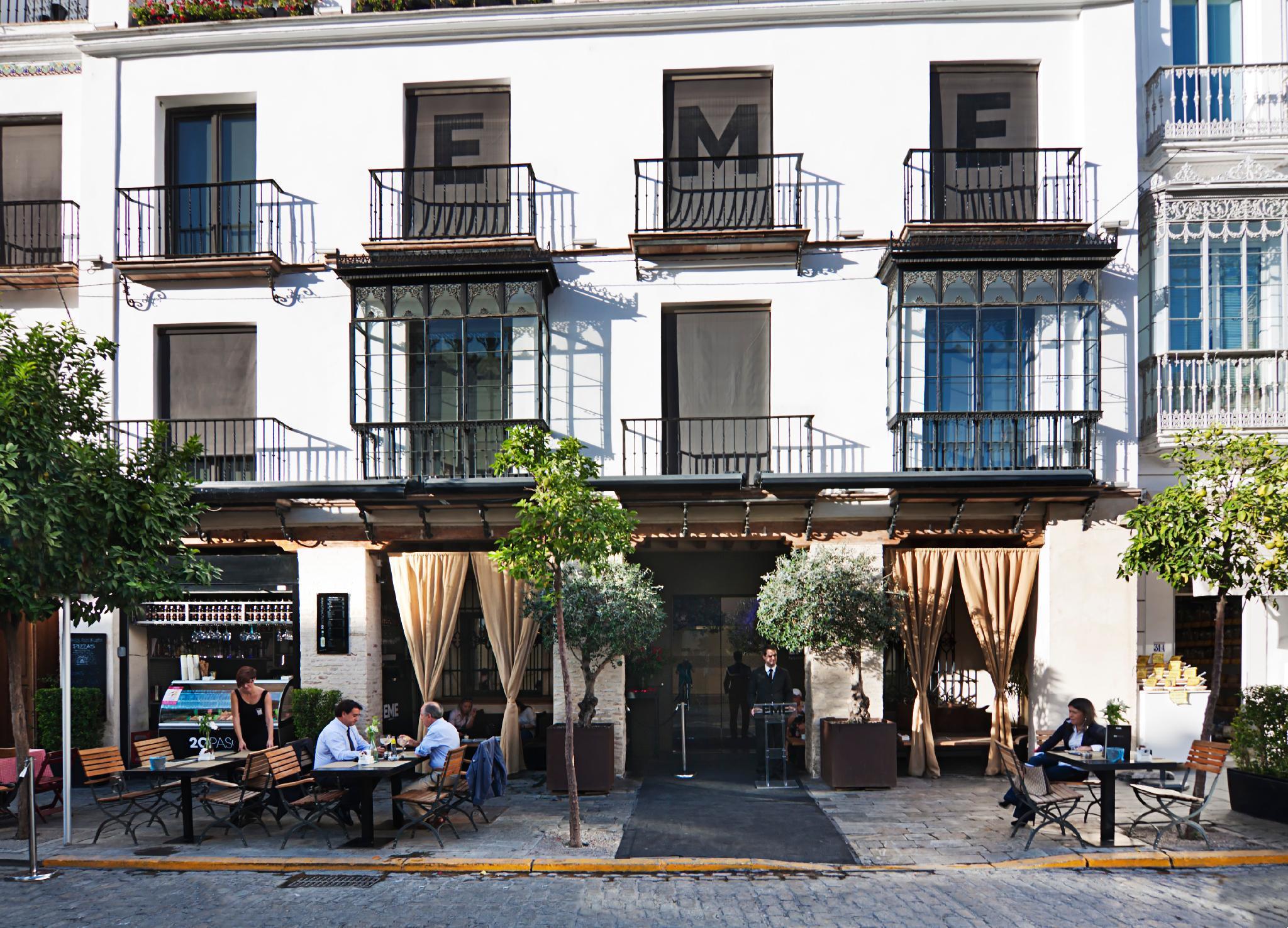 Eme Catedral Mercer Hotel Seville Exterior photo A typical café in Seville