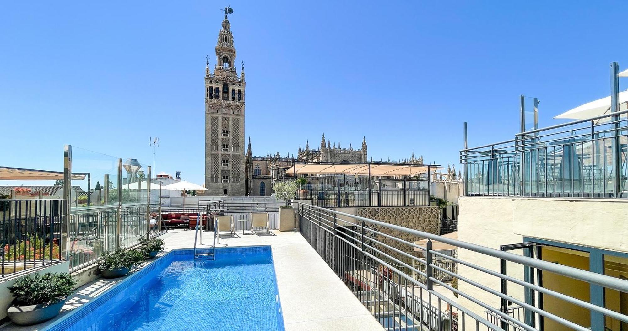 Eme Catedral Mercer Hotel Seville Exterior photo Rooftop pool at Hotel Granada Center