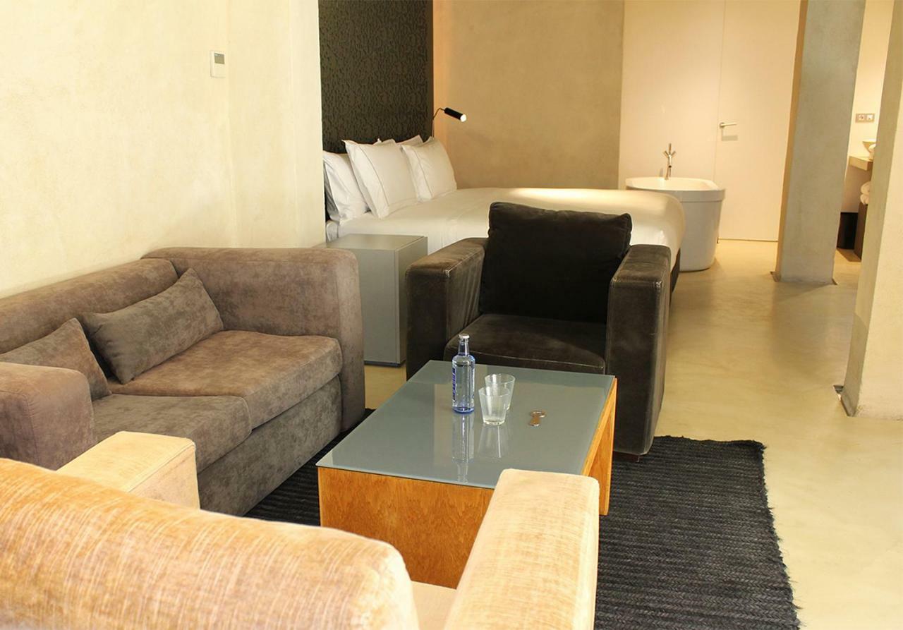 Eme Catedral Mercer Hotel Seville Exterior photo A suite at the hotel
