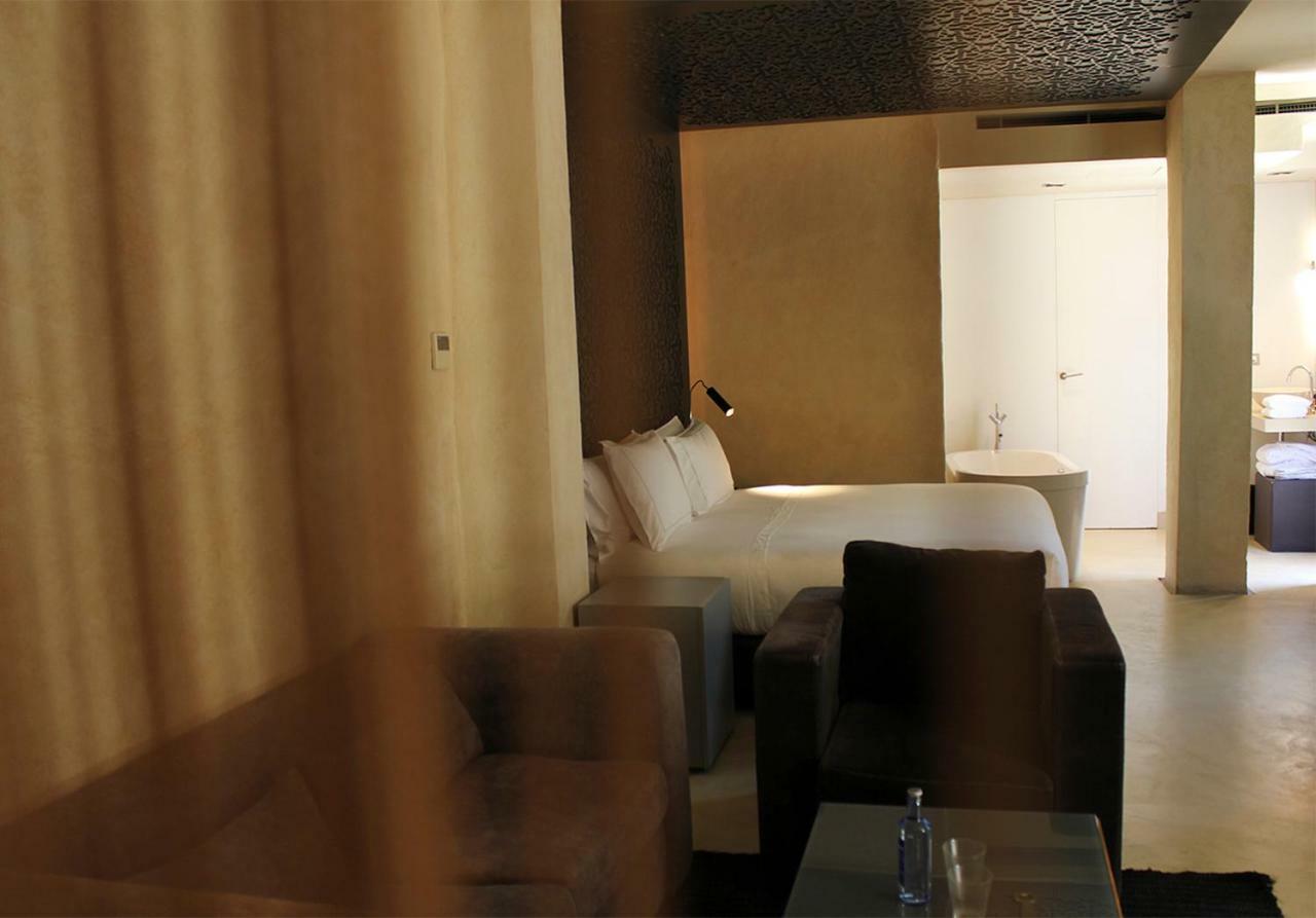 Eme Catedral Mercer Hotel Seville Exterior photo A room at the hotel