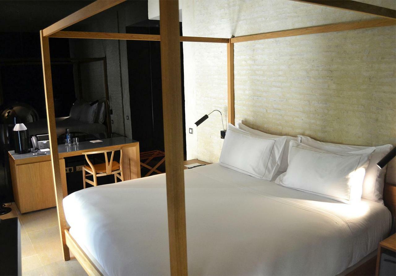 Eme Catedral Mercer Hotel Seville Exterior photo A room at the hotel