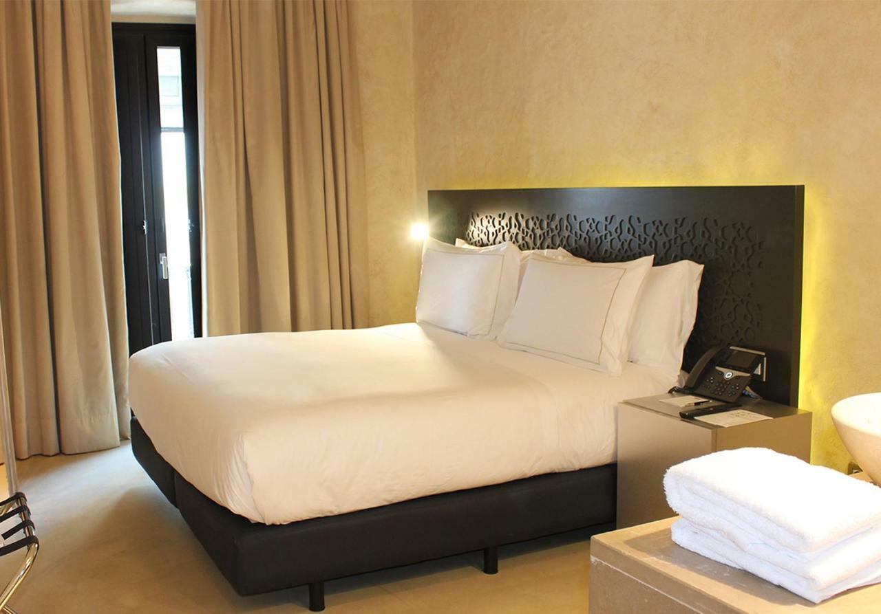 Eme Catedral Mercer Hotel Seville Exterior photo A bedroom at the hotel