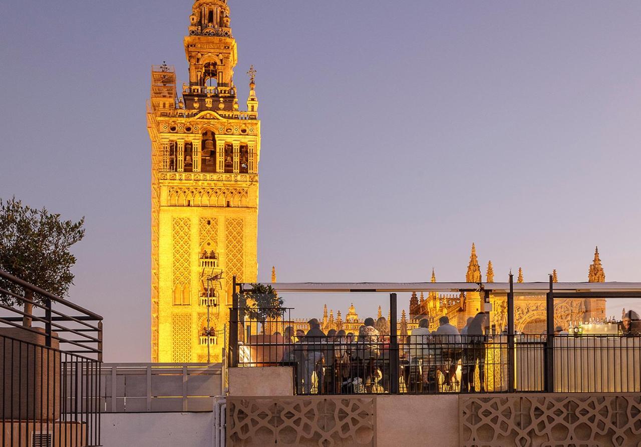 Eme Catedral Mercer Hotel Seville Exterior photo The Giralda